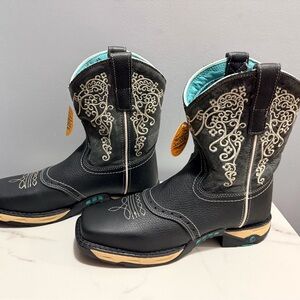 Size 8 Corral NEW Black Embroidered Western Boots